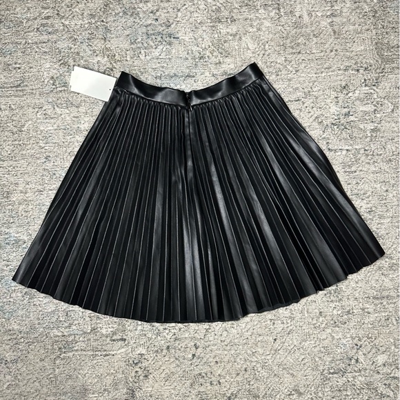 🆕French Connection Pleated Faux Leather Miniskirt Size 0 - Picture 5 of 6
